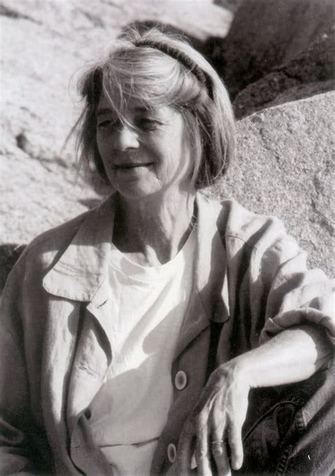 Sue Hubbell Who Wrote Of Bees And Self Reliance Dies At 83 The New