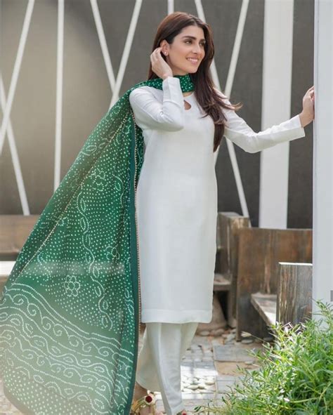 Pin By Laa لاء On ρåкîѕтåиî¢êℓêвяîтîêѕℓåå Pakistani Dresses Party