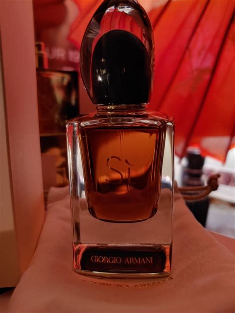 Si Le Parfum Giorgio Armani Parfum Un Parfum De Dama 2016