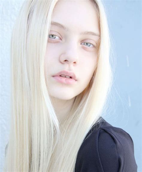 Winter Wei E Blonde Haarfarbe Blonde Hair Pale Skin White
