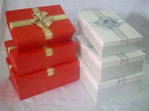 Singapore Gift Boxes: Rectangle gift box in RED and Aluminum