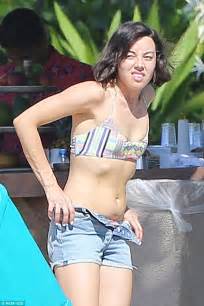 Aubrey Plaza Shows Off Her Toned Figure In A Colourful Bikini Daily