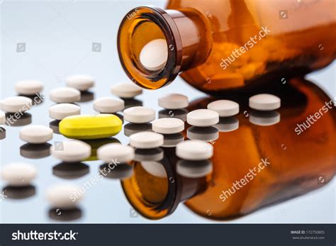 Powerpoint Template Drug Abuse Many Tablets With A Glasbegh Iojomhphm