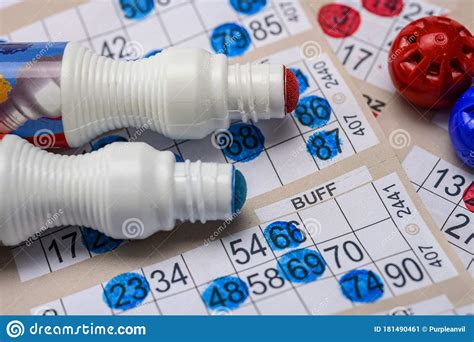 Cartes De Bingo Et Marqueurs Image Stock Image Du Illustration Objet 181490461