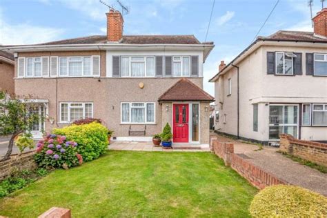 3 Bedroom Semi Detached House For Sale In Park Lane Hayes Middlesex Ub4 Ub4