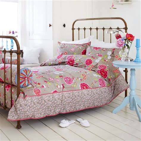 This confetti style duvet cover is an easy project to make for your bedroom. Bedroom Makeover: So 16 Easy Ideas To Change the Look ...