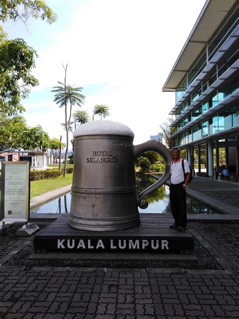 An interactive exhibit of pewter manufacturing, the royal selangor visitor's centre is a 40,000sqft attraction housing a series of galleries, a factory and retail store. K M Cheng-Travel Journal: Malaysia (Royal Selangor Visitor ...