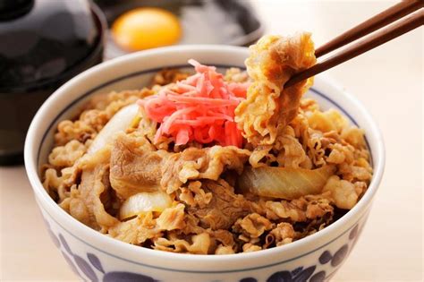 Daging sama persis seperti daging yg dipakai di yoshinoya, shaburi, kintan. Yuk Bikin Sendiri Gyudon ala Yoshinoya, Ini Resepnya!