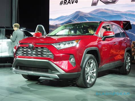 2019 Toyota Rav4 First Look Suv Bestseller Gets New Awd Carplay More