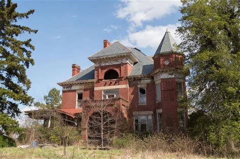 Explore This Abandoned Mansion In The Middle Of A Virginia Golf Course