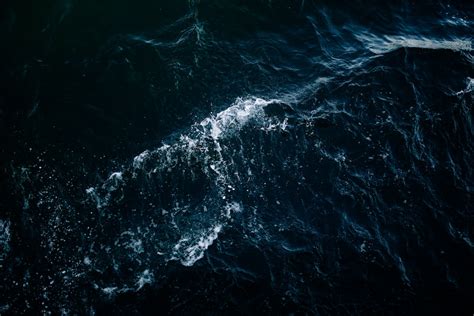 Dark Blue Sea Pictures Download Free Images On Unsplash