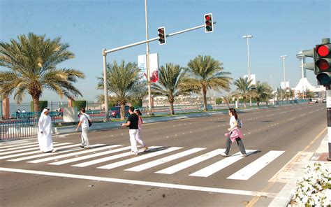 مرور أبوظبي تدعو السائقين لتخفيف السرعات بأماكن عبور المشاة عبر الإمارات حوادث و قضايا