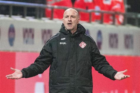 Trainer marco antwerpen hat scharfe kritik an den profis des 1. Würzburger Kickers feuern Trainer Antwerpen - WOB ...