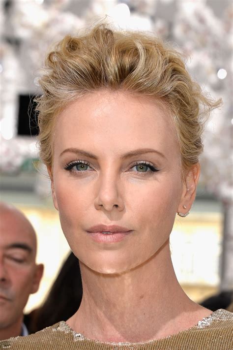 Secrets Of Charlize Theron S Glowy Makeup At The Dior Haute Couture