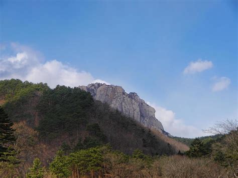 Korean Mountains The Rock Ulsanbawi At Seoraksan National Park 2723467