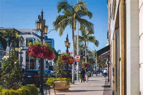 Rodeo Drive In Beverly Hills A Luxurious Shopping Hub In Los Angeles
