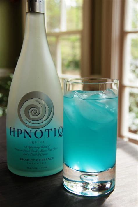 The Bimini Escape A Blue Cocktail Recipe That S The Color Of The Ocean