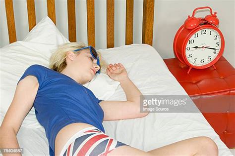 Girls Sleeping In Underwear Photos Et Images De Collection Getty Images
