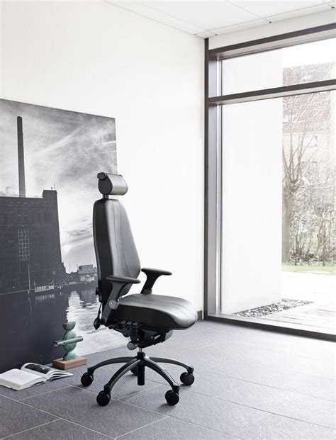 Flokk Minimal Office Design With Comfortable Office Chair