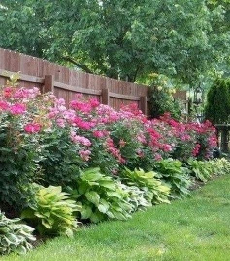 37 Fabulous Garden Beds Along Fence Decorating Ideas