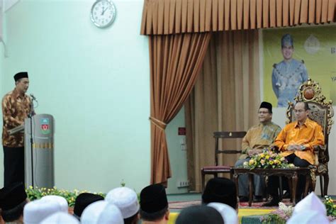 Majlis agama islam dan adat istiadat melayu kelantan. Majlis Pengurniaan Biasiswa Kecil MAIK Oleh Yang Teramat M ...