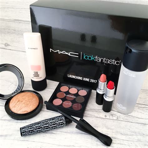 Mac Make Up Mac Cosmetics Stylized As M·a·c Is A Canadian Cosmetics