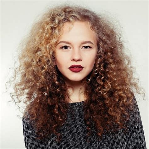 33 Trendiest Ombre Looks For Curly Hair In 2024