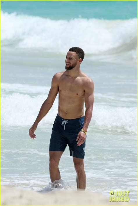 Shirtless Stephen Curry Hits The Beach With Wife Ayesha Photo 3918211