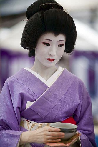 “geiko umeha is serving of a bowl of matcha to a guest ” japanse geisha japan geisha