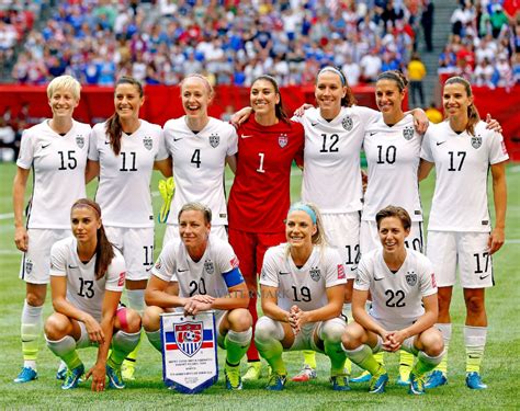 USA SOCCER TEAM WOMENS WORLD CUP CHAMPIONS X PHOTO MORGAN CARLI