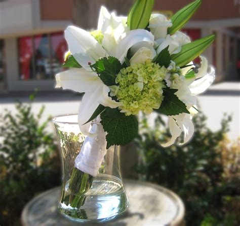 La Jolla Village Florist White Stargazers White Roses