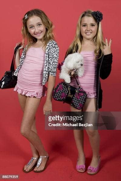 Actresses Noah Cyrus And Emily Grace Reeves Attend Brittany Curran S Fotografía De Noticias