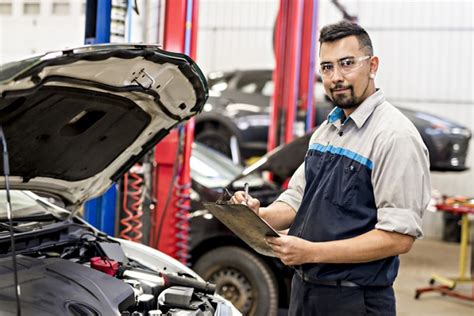 Want To Know How To Become A Mechanic Find Out How Canada Motor Jobs
