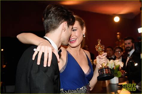 Brie Larson Is Engaged To Alex Greenwald Photo 3650777 Brie Larson