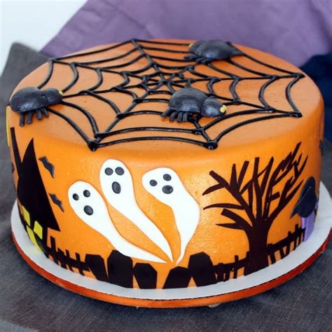 Halloween Torten Idee Mit Spinnennetz Und Gespenstern Halloween