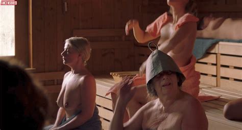 Christina Rainer Nue Dans Heated A Sauna Session