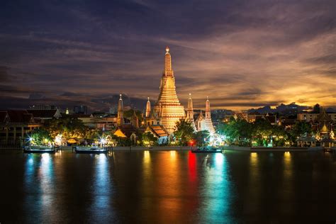 夜のチャオプラヤー川とバンコクの風景 タイの風景 beautiful 世界の絶景 美しい景色