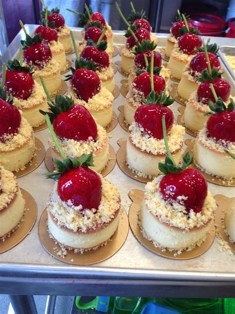 Mini Cheesecakes Topped With Strawberries Desserts Mini Desserts Mini Cheesecakes