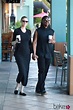 Eddie Murphy y Paige Butcher, un relajado paseo en pareja luciendo ...