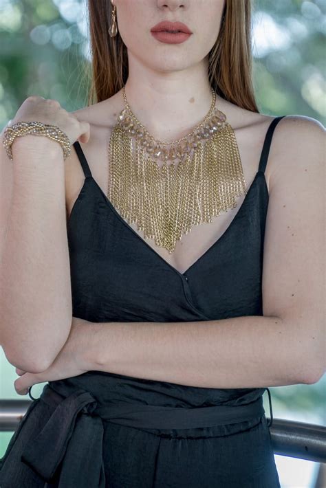 What Is A Bib Necklace And How To Wear It Jewelry Guide