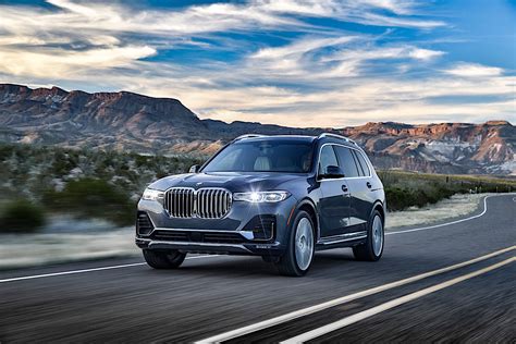 2020 Bmw X7 Shows Up On The Road Photographers Shoot Like Crazy