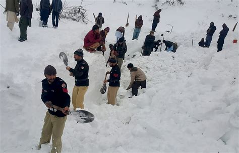 pakistan 21 more bodies recovered in avalanche hit kashmir ap news