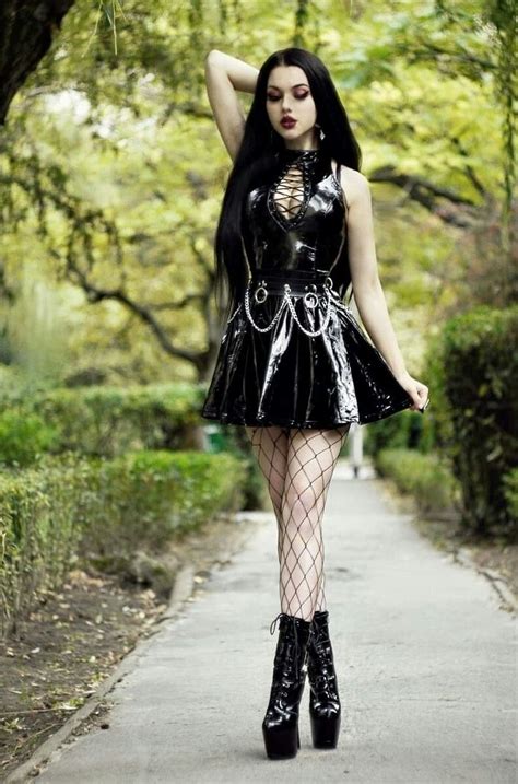 Pin By ¡dark Gothic Macabre On Góticas Gothic Outfits Gothic Fashion Hot Goth Girls