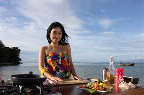 Foto Sexy Chef Rinrin Marinka Seputar Artis Indonesia