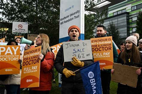 Doctors In England Start Historic Four Day Strike Over Pay