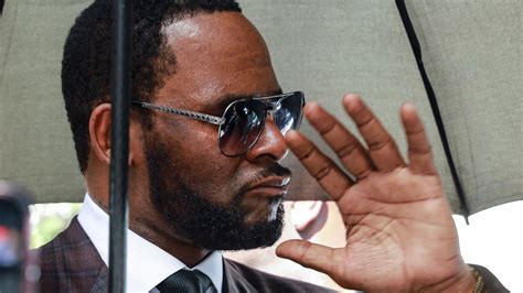 Alleged Sex Tape In R Kelly Case Turned Over To Defense Chicago News