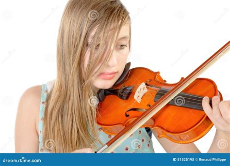 Een Tiener Met Lang Haar Speelt Viool Stock Foto Image Of Muziek