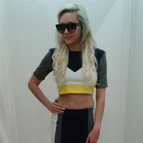 Amanda Bynes Is Back Online And Showing Off Her Slim Figure E Online