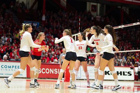 Womens Volleyball Kelly Sheffield Shines Light On Team Depth For