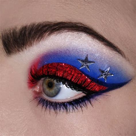 Simple & easy fourth of july glitter eye makeup tutorial 2018! Royal Eye Makeup #4thofjulymakeup #patrioticdaymakeup #independencedaymakeup #makeup #lips # ...